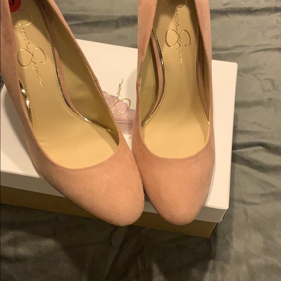 Beautiful Pumps - Picture 6 of 7